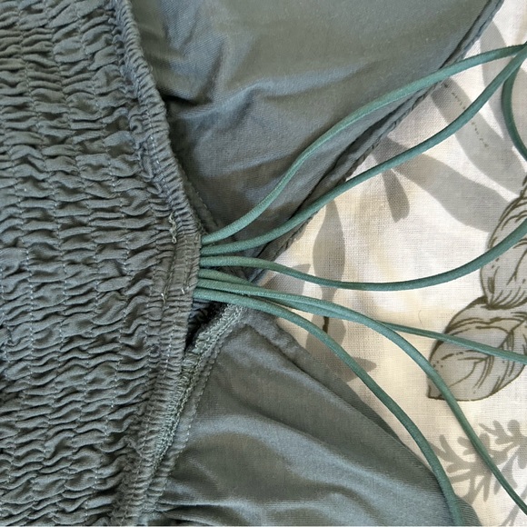 Green Ruched Cropped Tank - Picture 4 of 6